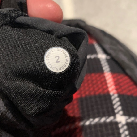 001- Lululemon Black Patterned Leggings - Picture 4 of 6